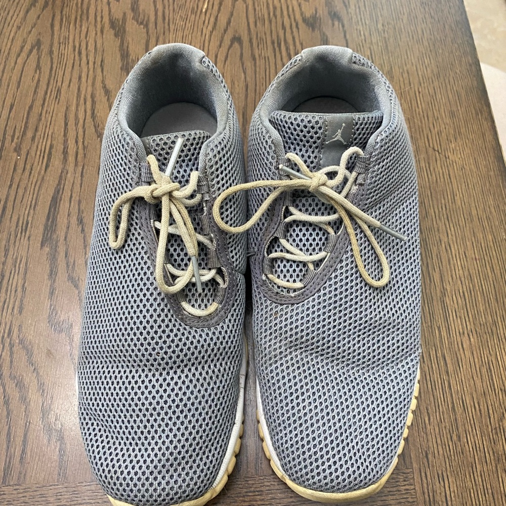 Nike Air Jordan Future Low Grey White Roshe Retro 11 724813-003 6Y